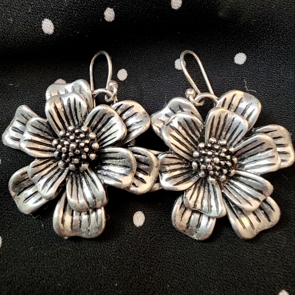 Vintage Silver Tone Flower Earrings
